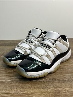 Nike Air Jordan 11 Retro GS Emerald Green Patent Leather Sneakers Size 7Y / W8.5